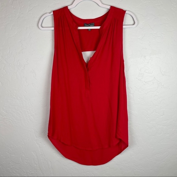 Market & Spruce‎ Red Textured Button Front Tank Top - Picture 1 of 8